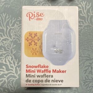NIB Snowflake waffle maker